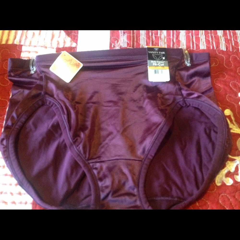🌺Vanity Fair Body Caress hi-cut panty NWT size7🌺